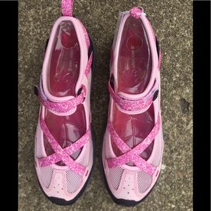 NWT Mary Jane Trekker GREAT GIFT